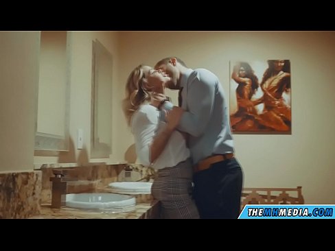 ❤️ Quandu una bionda tettona ti seduce in un bagnu publicu ❤️  Sessu à porn co.hentai-id-tv.ru ﹏